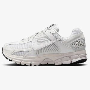 Women's Nike White Vomero 5